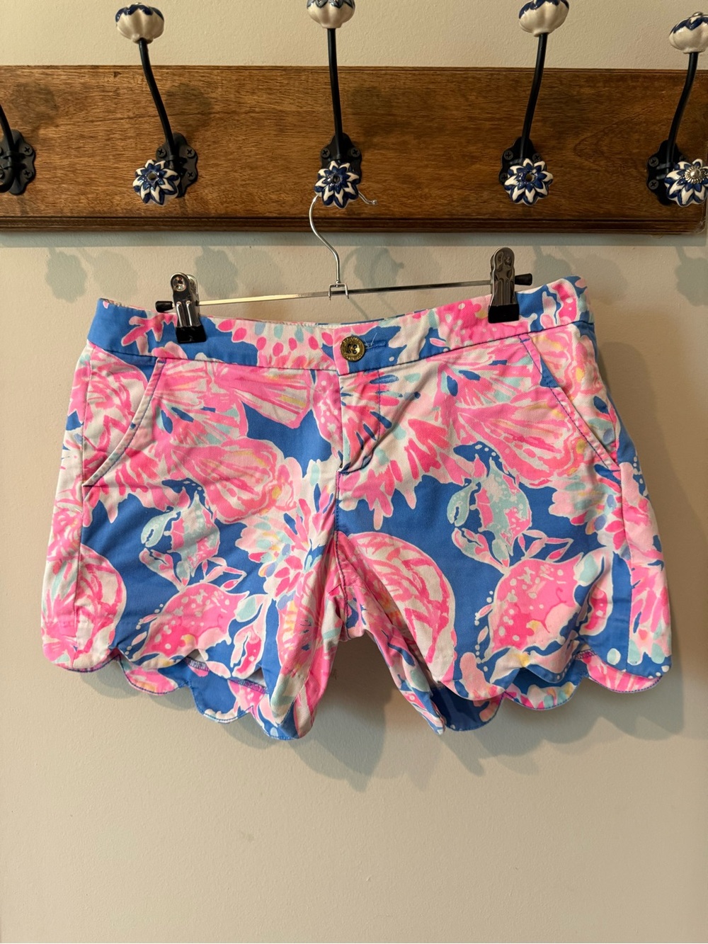 Lilly Pulitzer Buttercup Women’s Scallop Hem Floral Shorts - size 6